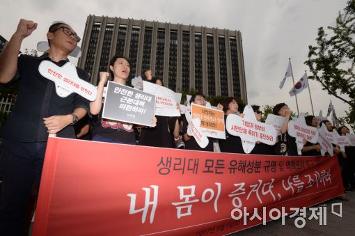 [포토]"내 몸이 증거다, 나를 조사하라"