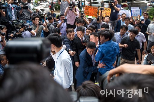 [포토]고용노동지청 자진 출석하는 김장겸 MBC 사장