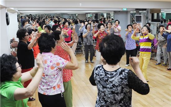 “하하하” 신바람 나게 웃고 건강하세요 