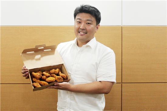 [포커스人]끊임없는 '맛' 연구…치느님 세계를 평정한 두 남자