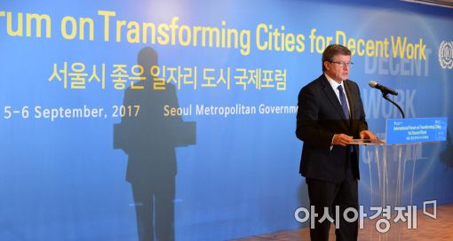 [포토]기조연설하는 가이 라이더 ILO 사무총장