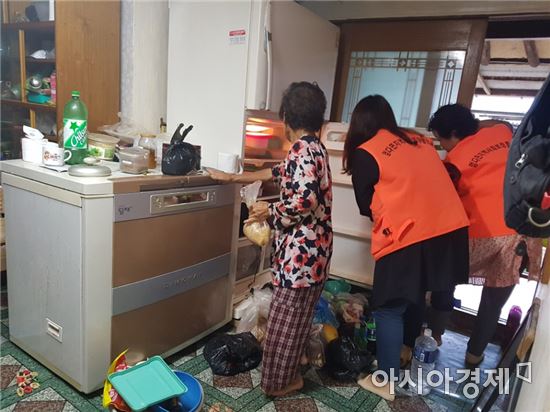 함평군 엄다면 ‘채우고 비우고’냉장고 청소지원 서비스 추진