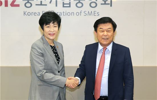"기업인-노동자간 균형"…김영주 장관, 中企간담회