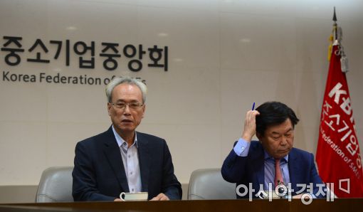 [포토]발언하는 문성현, 머리 긁적이는 박성택