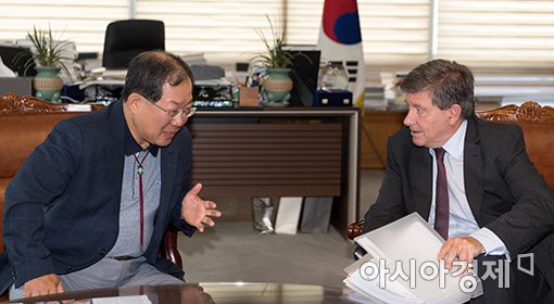 [포토]박병원 경총회장, 가이 라이더ILO 사무총장과 간담회