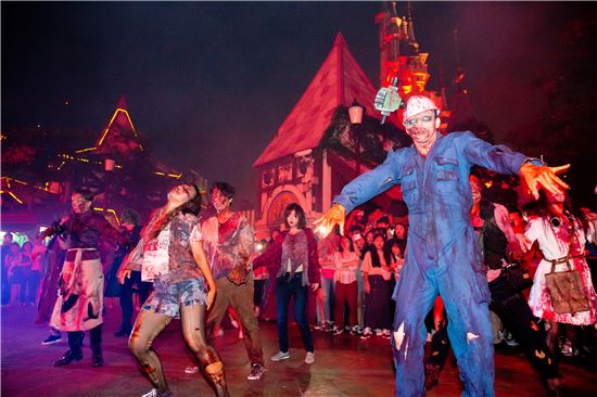 좀비파크, 핼로윈 앞두고 섬뜩해진 테마파크