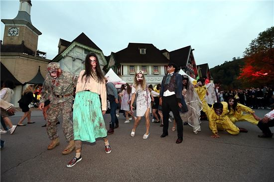 좀비파크, 핼로윈 앞두고 섬뜩해진 테마파크