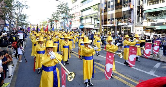 신촌 연세로에서 열린 2015 한일축제한마당 조선통신사 행렬 (2015. 9.)
