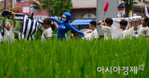 [포토]우리 손으로 만든 허수아비