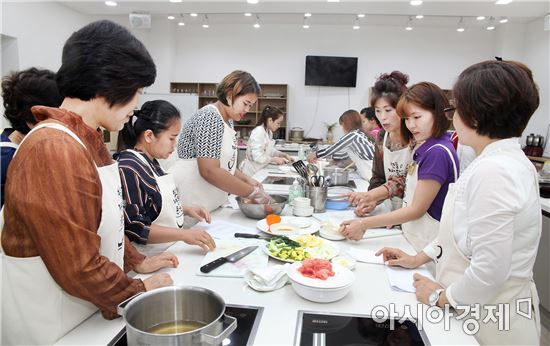 [포토]광주시 동구, 결혼이주여성 요리교실 운영