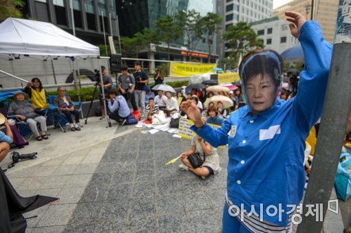 [포토]정기수요집회에 박근혜 전 대통령이?