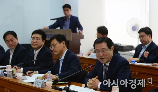[포토]일자리 창출을 위한 서비스산업 발전 정책간담회