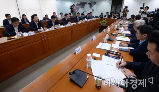 [포토]일자리 창출을 위한 서비스산업 발전 정책간담회