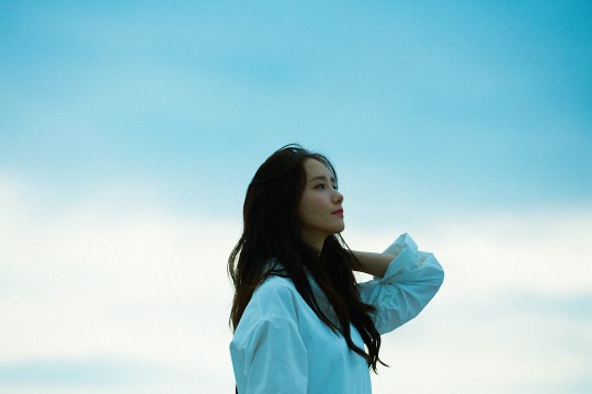 윤아 솔로곡 ‘바람이 불면’ 공개…MV 속 모습 보니 CF 한장면 연출