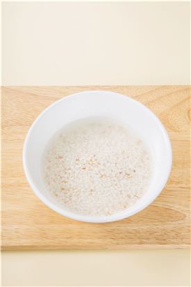 1. 쌀과 퀴노아는 물에 씻어 30분 정도 불린다.