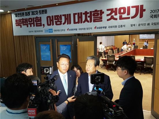 한국당·바른정당, 文 대북정책 비판…金 "제 2, 3의 사드 배치해야" 