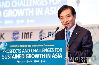 이주열 "확정적 재정·통화 과도하면 금융불균형 쌓여…'가계부채' 대표적"(종합)