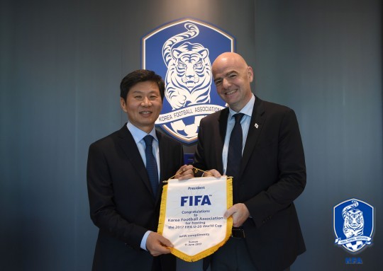 인판티노 FIFA 회장, 대표팀 월드컵 본선 진출 축하