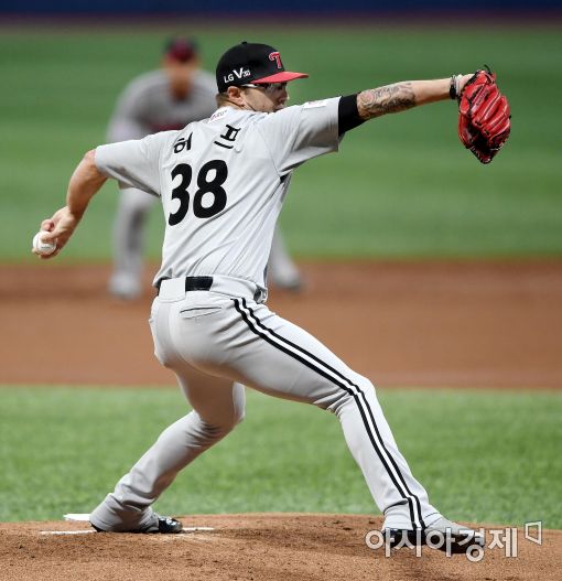[포토]LG 선발 허프의 역투