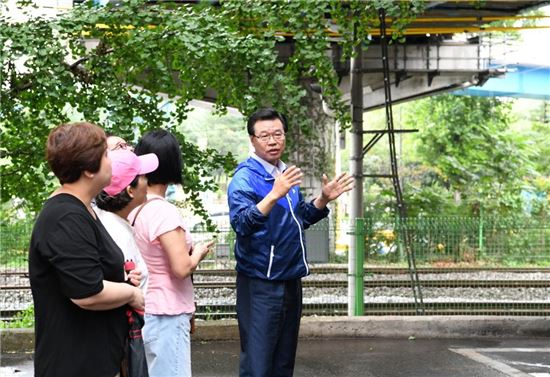 용산가족공원 앞 보도육교 엘리베이터 설치