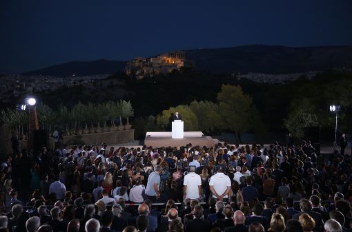 [이미지출처=EPA연합뉴스]에마뉘엘 마크롱 프랑스 대통령이 7일(현지시간) 그리스 아테네의 프닉스 언덕에서 연설하고 있다.