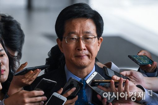 [포토]입 꾹 다문 민병주 전 국정원 심리전단장