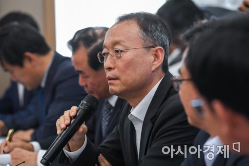 [포토]모두발언하는 백운규 산업부 장관