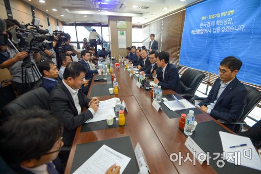 [포토]혁신창업기업 방문한 김상조 공정거래위원장