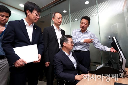 [포토]김동연 경제부총리, 산업현장 방문