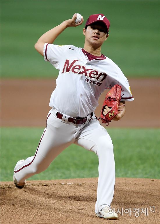 [포토]역투하는 넥센 선발 김정인