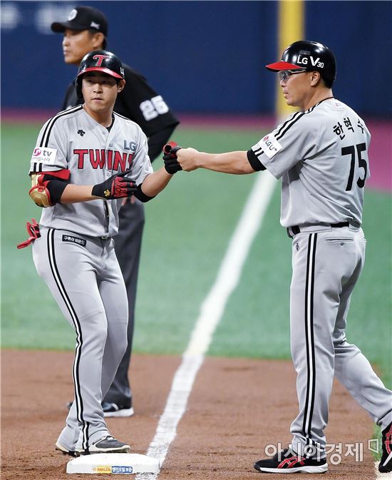 [포토]안익훈, '안타로 찬스 이어갑니다'