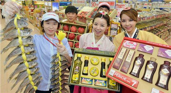 백화점·마트 추석선물세트 본판매…5만원↓ 가성비 상품 봇물(종합)