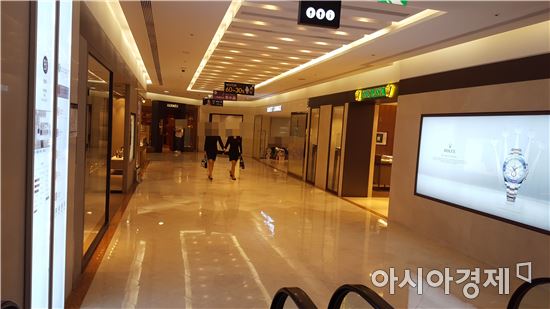 [中 금한령 6개월-②]문닫는 면세점 속출하나…공항점 철수에 임대료 소송까지