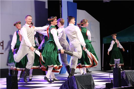 라트비아 춤 