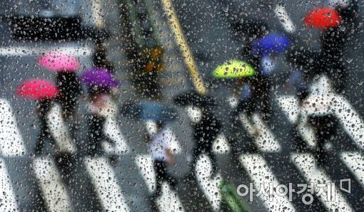 [포토]알록달록 우산 출근길