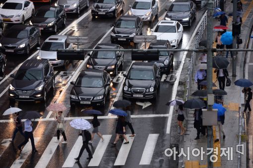 [오늘 날씨]전국 흐리고 비…바람 불어 체감온도 낮아