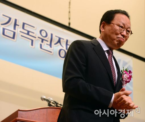 [포토]취임사 마친 최흥식 신임 금융감독원장