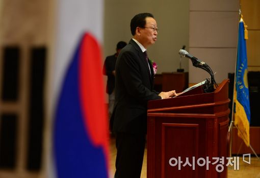 [포토]취임사하는 최흥식 신임 금융감독원장