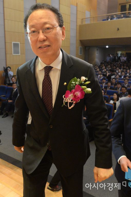 [포토]금융감독원장 자리에 오른 최흥식