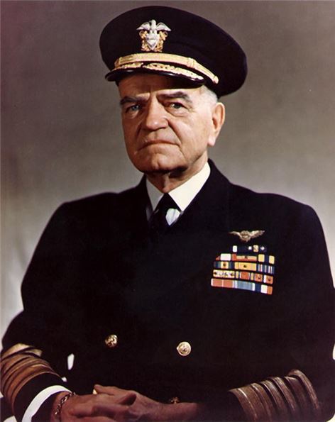1944년 12월, 태풍 '코브라'와 마주쳤던 윌리엄 홀시 제독은 이듬해 6월에는 태풍 '코니'와 마주쳐 함대가 심각한 손상을 입는 바람에 2차례 군법회의에 소환됐었다.(사진=위키피디아)   