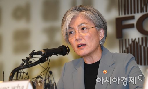 [포토]질의응답하는 강경화 외교부 장관