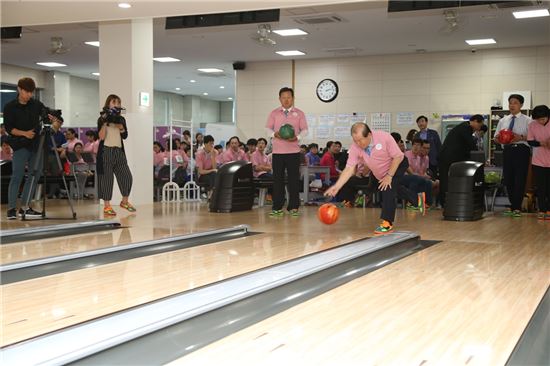 [포토]박홍섭 마포구청장 '장애인 볼링대회' 참석 