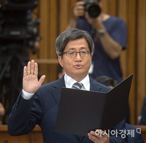 [포토]증인선서 하는 김명수 대법원장 후보자