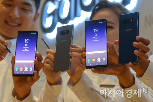 "갤노트8 예약가입자 절반은 갤노트 충성고객…40%는 30대"