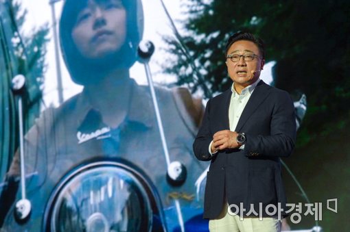 고동진 삼성 사장 "폴더블 스마트폰, 내년 출시 목표"