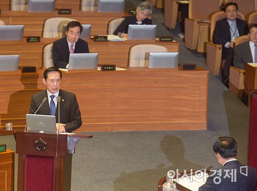 [포토]답변하는 송영무 국방장관