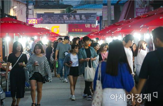 광주광역시 동구(청장 김성환)가 13일 오후 7시 조선대학교 후문 도내기시장 일원에서 ‘제3회 도내기 캔들스트리트페스티벌’을 개최한다.