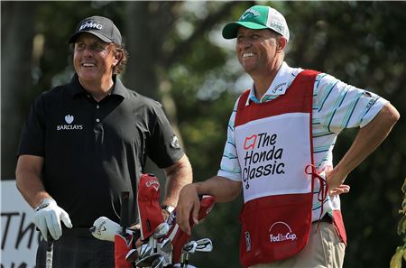 [골프토픽] 미켈슨 전 캐디 매케이 "캐디 명예의 전당 입회"