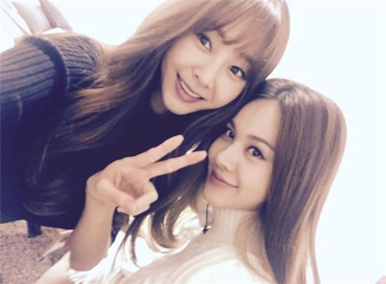 지나, ‘몸매 여신들의 만남’?…아이비와 ‘찰칵’ 