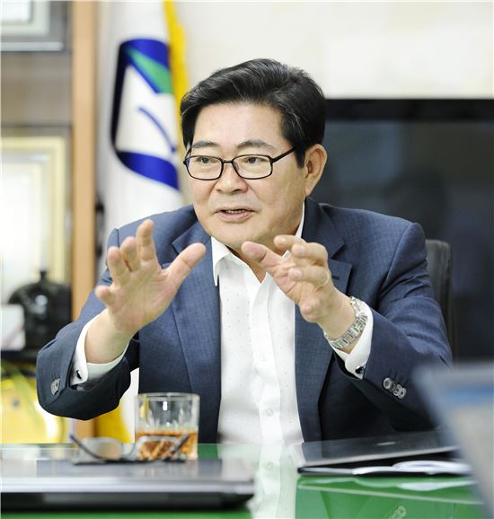 [인터뷰]김기동 광진구청장 “멋진 통합광진구청사 건립할 것”